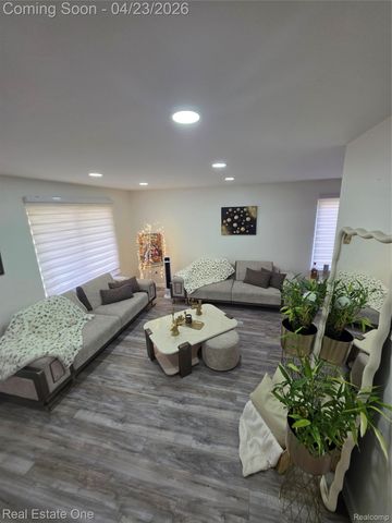 2898 Roundtree Drive, Troy, MI 48083
