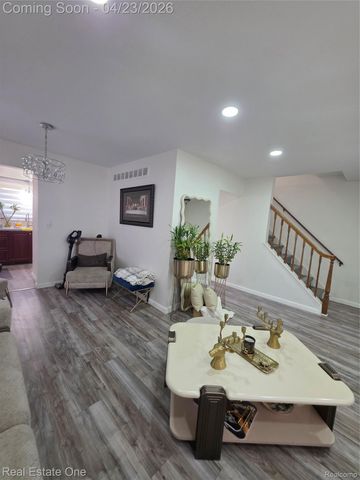 2898 Roundtree Drive, Troy, MI 48083