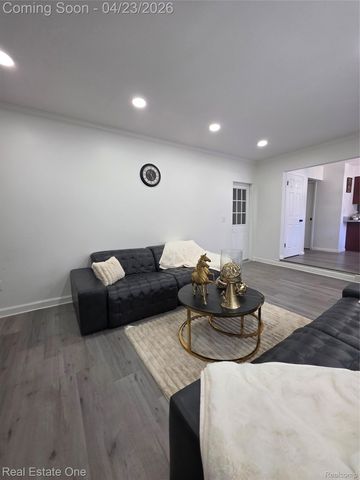 2898 Roundtree Drive, Troy, MI 48083