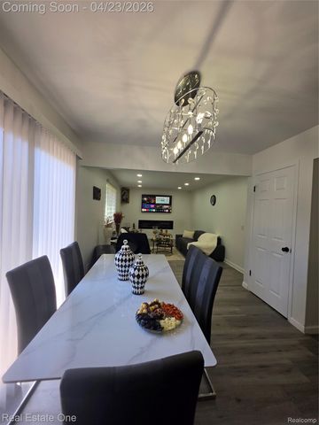 2898 Roundtree Drive, Troy, MI 48083