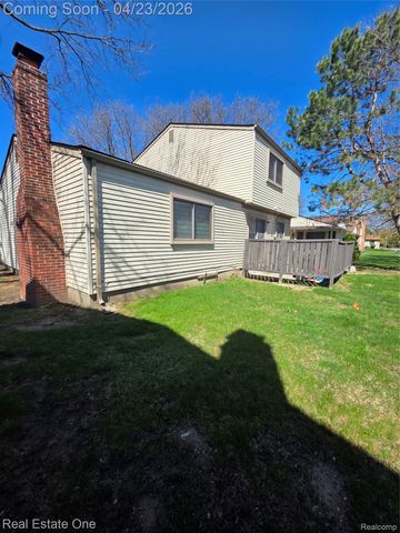 2898 Roundtree Drive, Troy, MI 48083