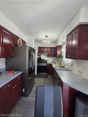 2898 Roundtree Drive, Troy, MI 48083