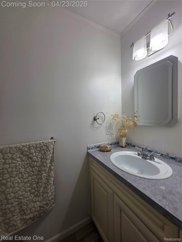 2898 Roundtree Drive, Troy, MI 48083