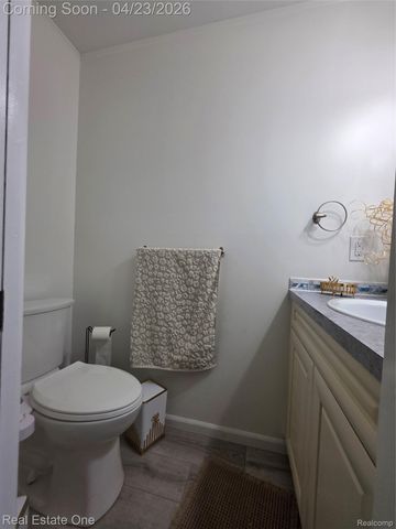 2898 Roundtree Drive, Troy, MI 48083