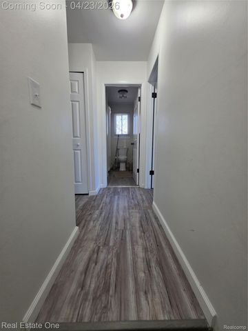 2898 Roundtree Drive, Troy, MI 48083