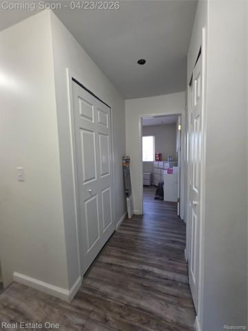 2898 Roundtree Drive, Troy, MI 48083