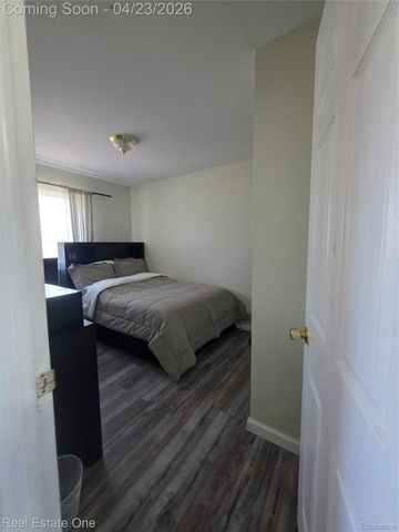 2898 Roundtree Drive, Troy, MI 48083
