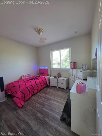2898 Roundtree Drive, Troy, MI 48083
