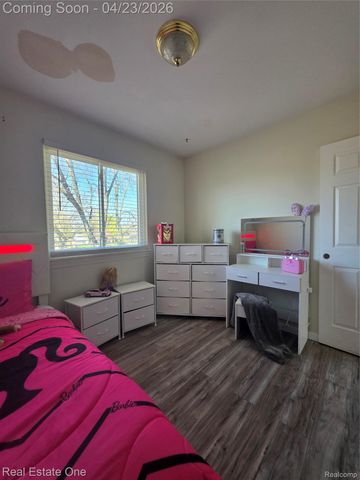 2898 Roundtree Drive, Troy, MI 48083