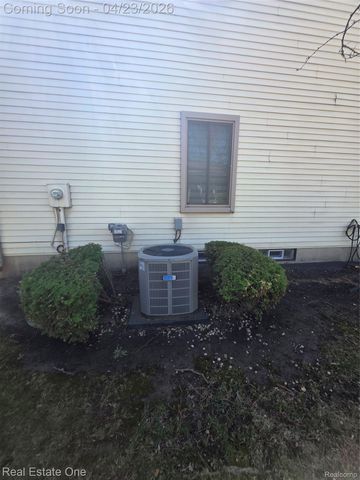 2898 Roundtree Drive, Troy, MI 48083