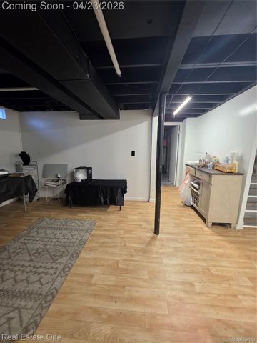 2898 Roundtree Drive, Troy, MI 48083