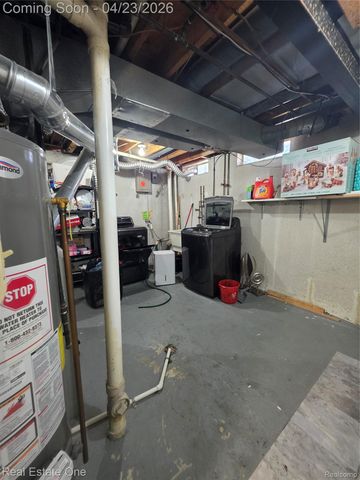 2898 Roundtree Drive, Troy, MI 48083