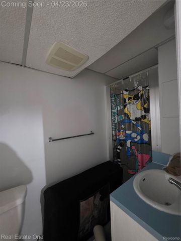 2898 Roundtree Drive, Troy, MI 48083