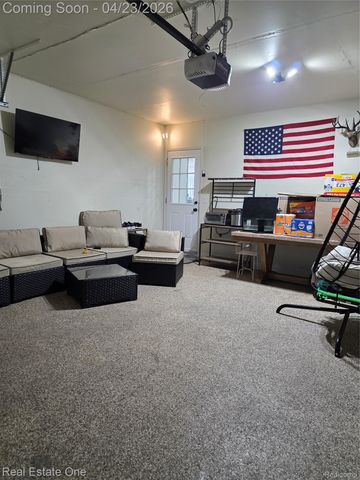 2898 Roundtree Drive, Troy, MI 48083