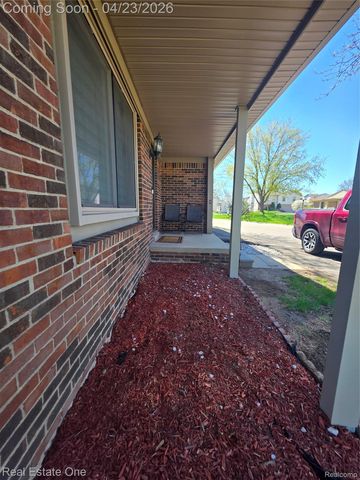 2898 Roundtree Drive, Troy, MI 48083