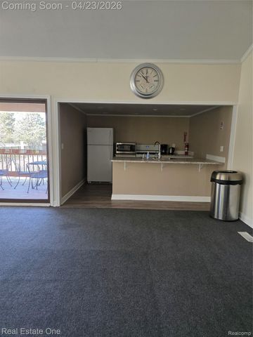 2898 Roundtree Drive, Troy, MI 48083