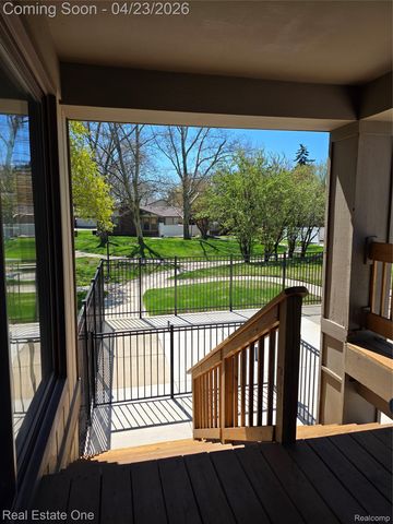 2898 Roundtree Drive, Troy, MI 48083