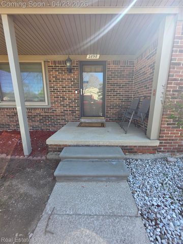 2898 Roundtree Drive, Troy, MI 48083