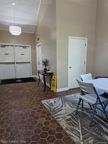 2898 Roundtree Drive, Troy, MI 48083