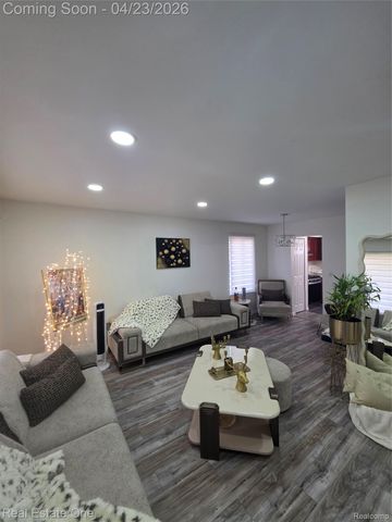 2898 Roundtree Drive, Troy, MI 48083