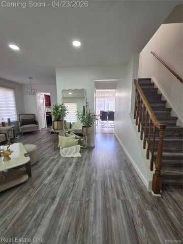 2898 Roundtree Drive, Troy, MI 48083