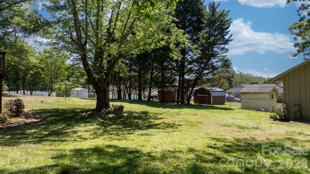 1328 Amherst Road, Morganton, NC 28655