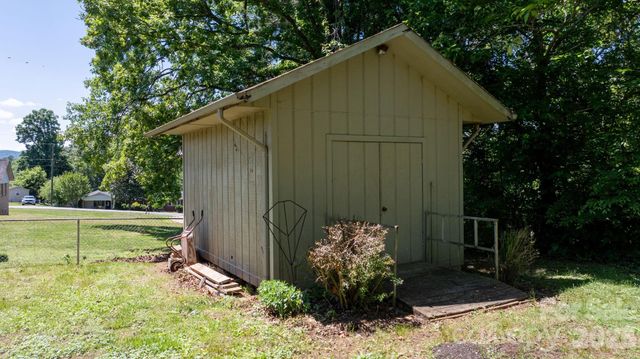 1328 Amherst Road, Morganton, NC 28655