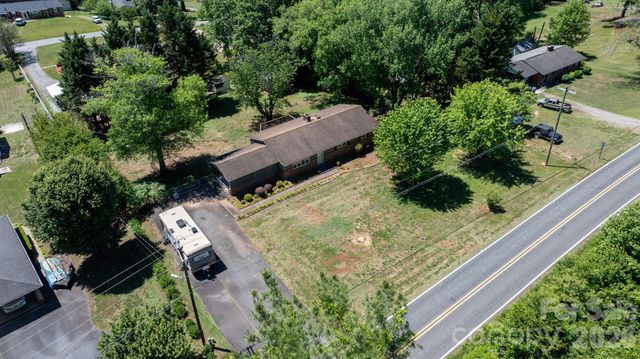 1328 Amherst Road, Morganton, NC 28655
