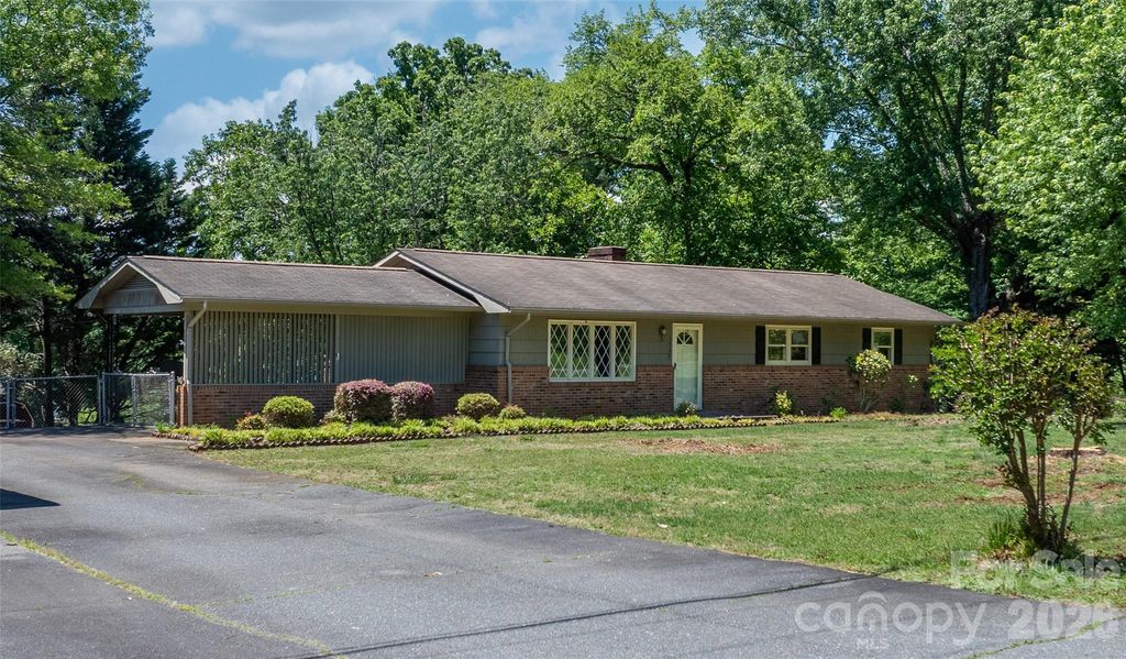1328 Amherst Road, Morganton, NC 28655