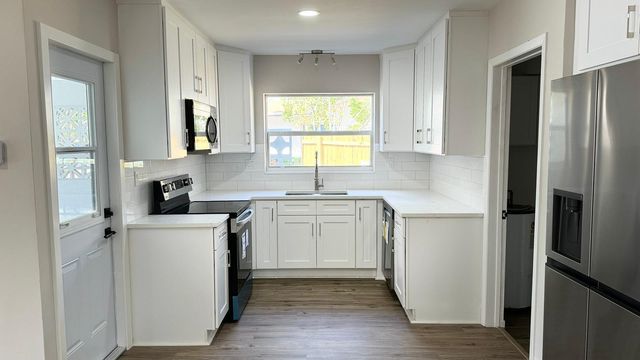 2008 NW 10th Avenue, Fort Lauderdale, FL 33311