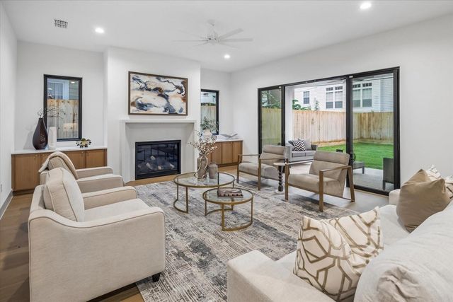 1501 Bonnie Brae Street, Houston, TX 77006