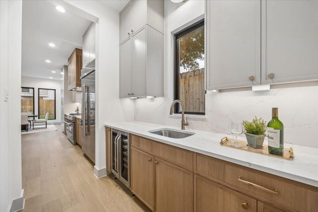 1501 Bonnie Brae Street, Houston, TX 77006