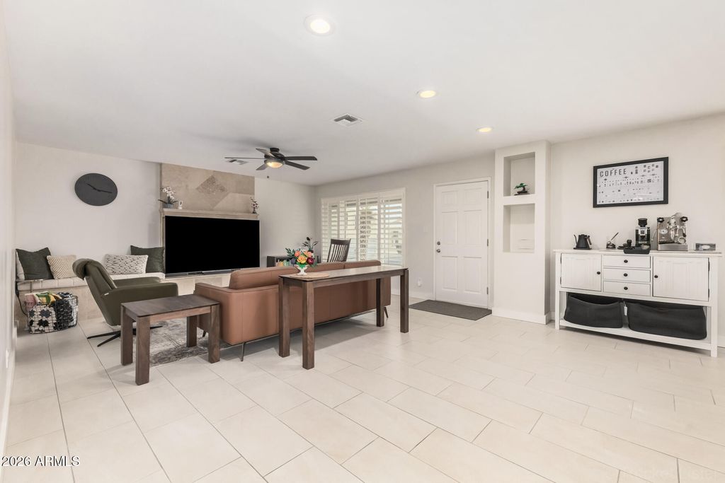 Image 10 of property listing at 8336 E Montecito Avenue, Scottsdale, AZ 85251