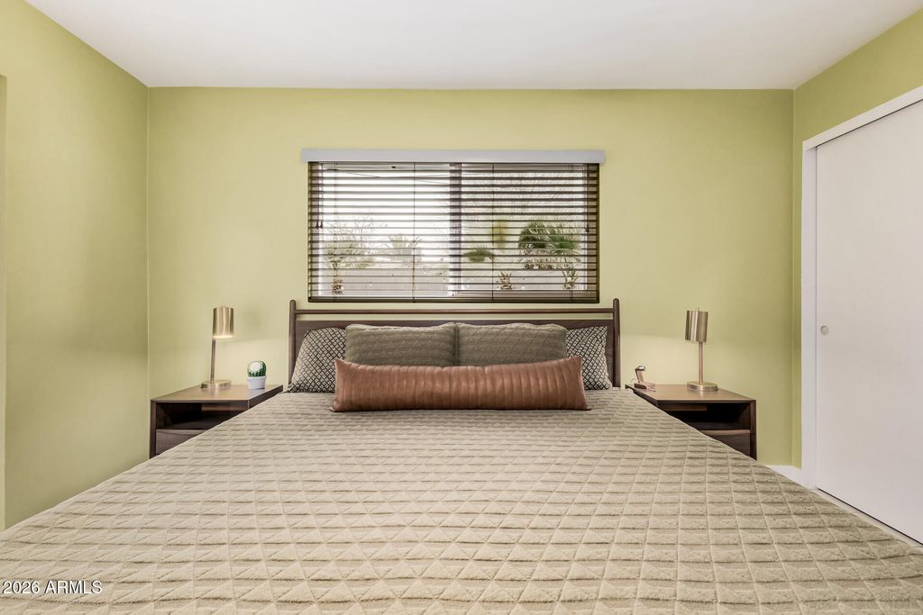 Image 13 of property listing at 8336 E Montecito Avenue, Scottsdale, AZ 85251