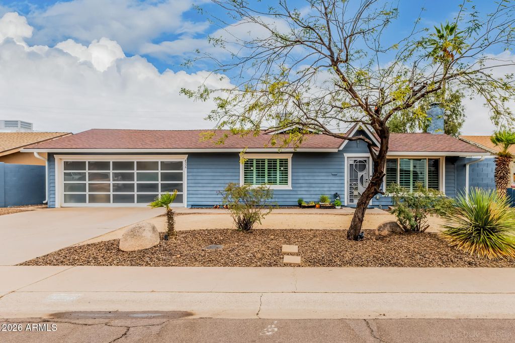 Image 2 of property listing at 8336 E Montecito Avenue, Scottsdale, AZ 85251