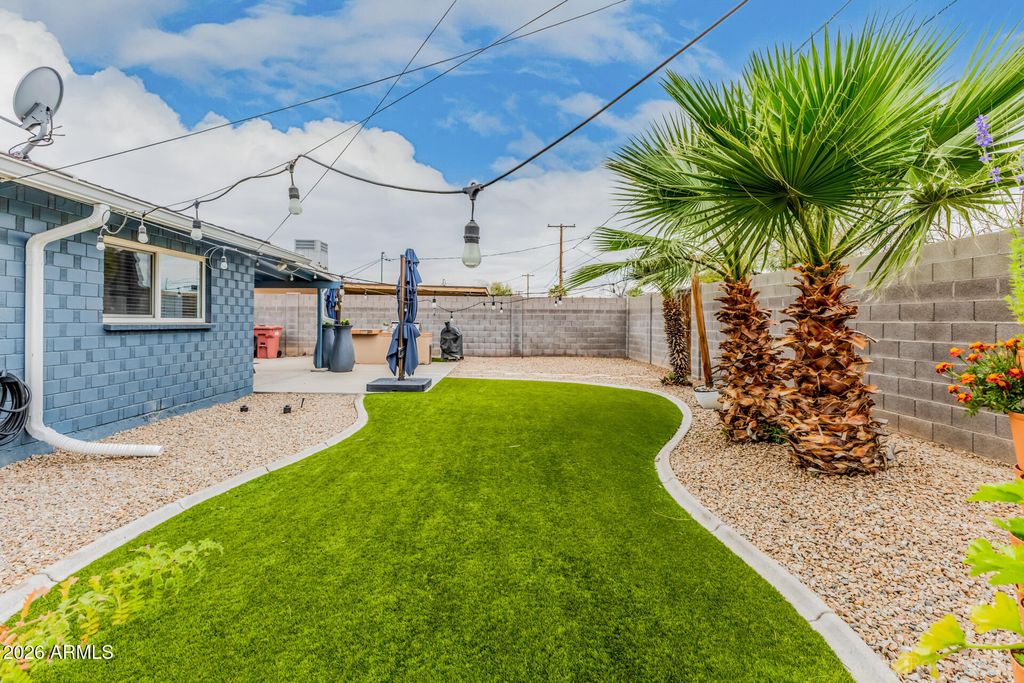 Image 27 of property listing at 8336 E Montecito Avenue, Scottsdale, AZ 85251