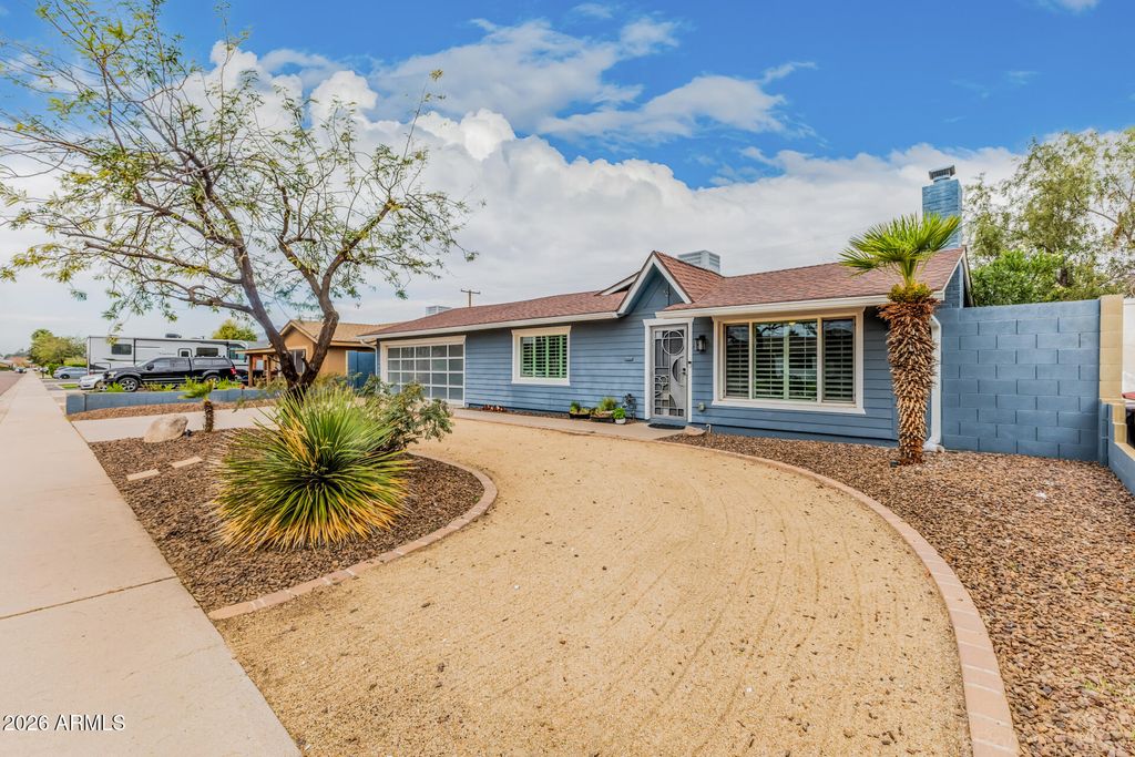 Image 3 of property listing at 8336 E Montecito Avenue, Scottsdale, AZ 85251