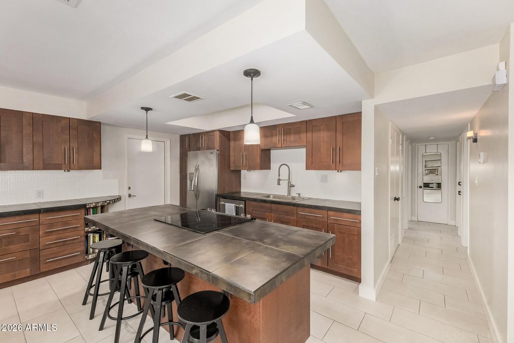 Image 5 of property listing at 8336 E Montecito Avenue, Scottsdale, AZ 85251