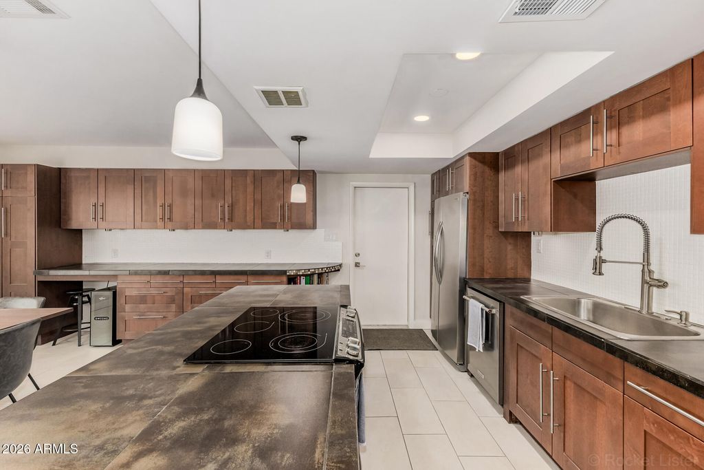 Image 6 of property listing at 8336 E Montecito Avenue, Scottsdale, AZ 85251