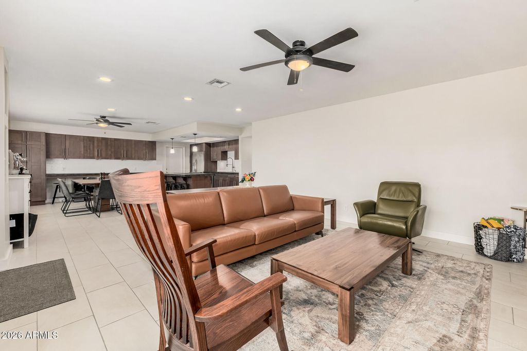 Image 8 of property listing at 8336 E Montecito Avenue, Scottsdale, AZ 85251