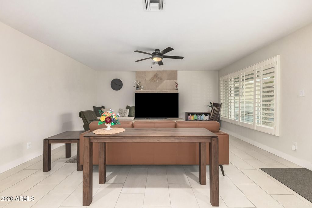 Image 9 of property listing at 8336 E Montecito Avenue, Scottsdale, AZ 85251