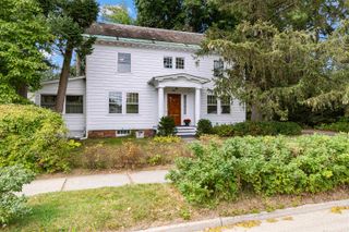 26 Lincoln Street, Essex Junction, VT 05452