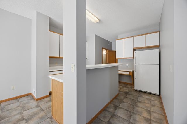 2711 Mallard Drive, Woodbury, MN 55125