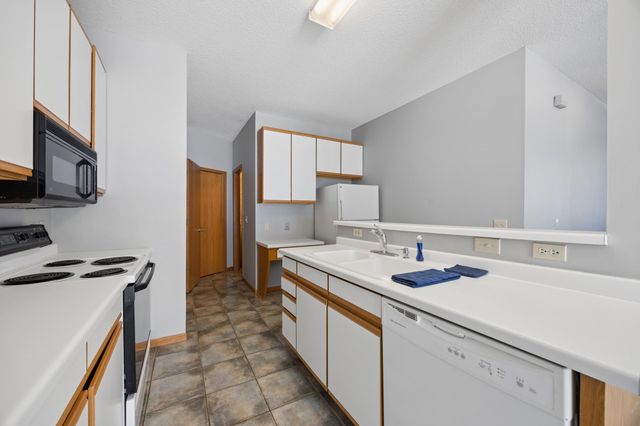 2711 Mallard Drive, Woodbury, MN 55125