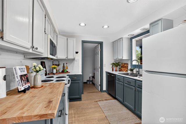 24911 38th Avenue S, Kent, WA 98032