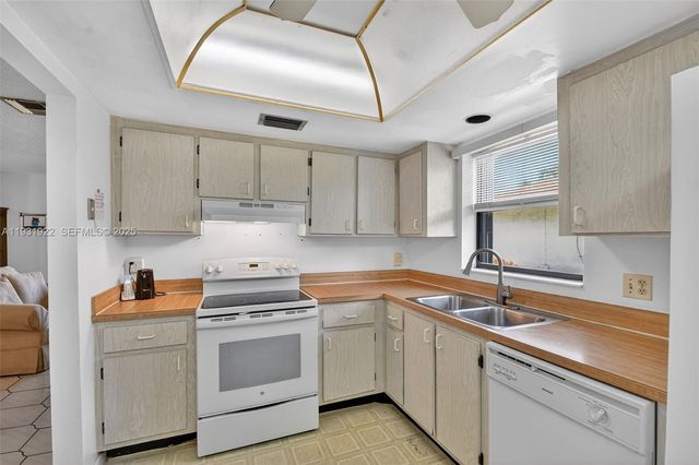 6310 Tall Cypress Circle, Greenacres, FL 33463