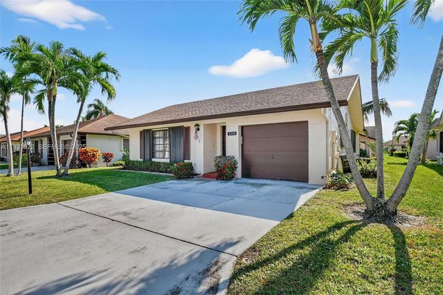 6310 Tall Cypress Circle, Greenacres, FL 33463