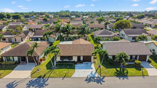 6310 Tall Cypress Circle, Greenacres, FL 33463