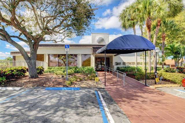 6310 Tall Cypress Circle, Greenacres, FL 33463