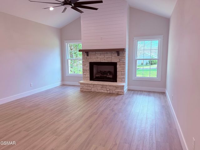 906 Fine Glen Drive, Sevierville, TN 37862